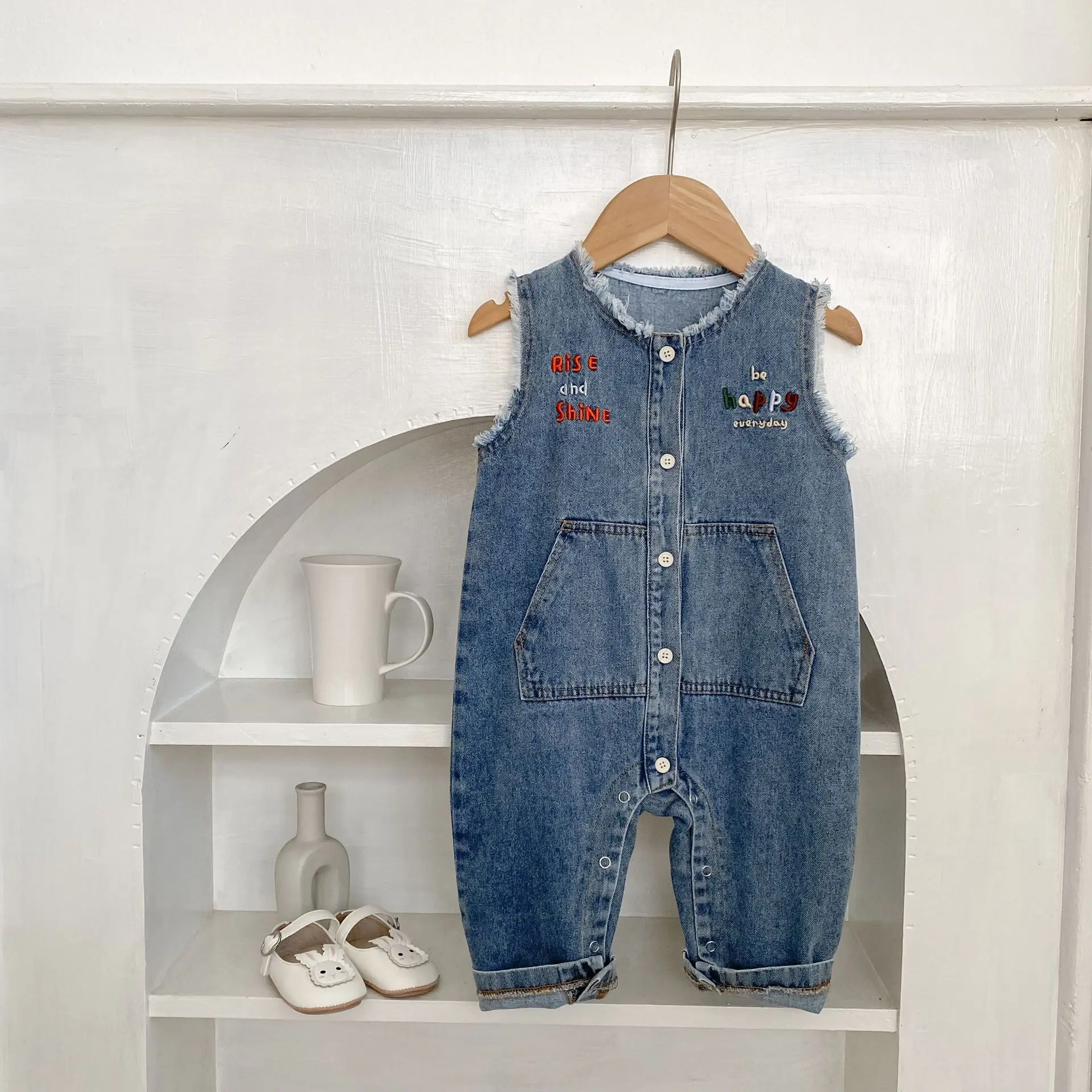 2025 Spring Autumn Baby Denim Overalls Frayed Edge Long Pants One-Piece Vest Toddler Jumpsuit for 0-3 Years 
2025 Spring Autumn Baby Denim Overalls Frayed Edge Long Pants One-Piece Vest Toddler Jumpsuit for 0-3 Years