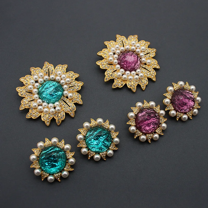 Used Brooch Sunflower Set Jelly Glass Ear Clips
Used Brooch Sunflower Set Jelly Glass Ear Clips