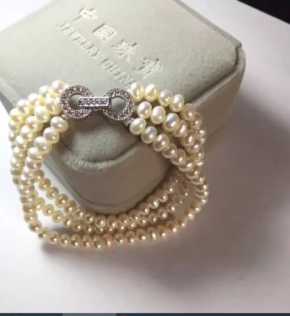 Natural pearl AAA4-5mm South Sea pearl three-layer multi-layer necklace 41+43+45cm+three-layer bracelet 18cm/925s
Natural pearl AAA4-5mm South Sea pearl three-layer multi-layer necklace 41+43+45cm+three-layer bracelet 18cm/925s