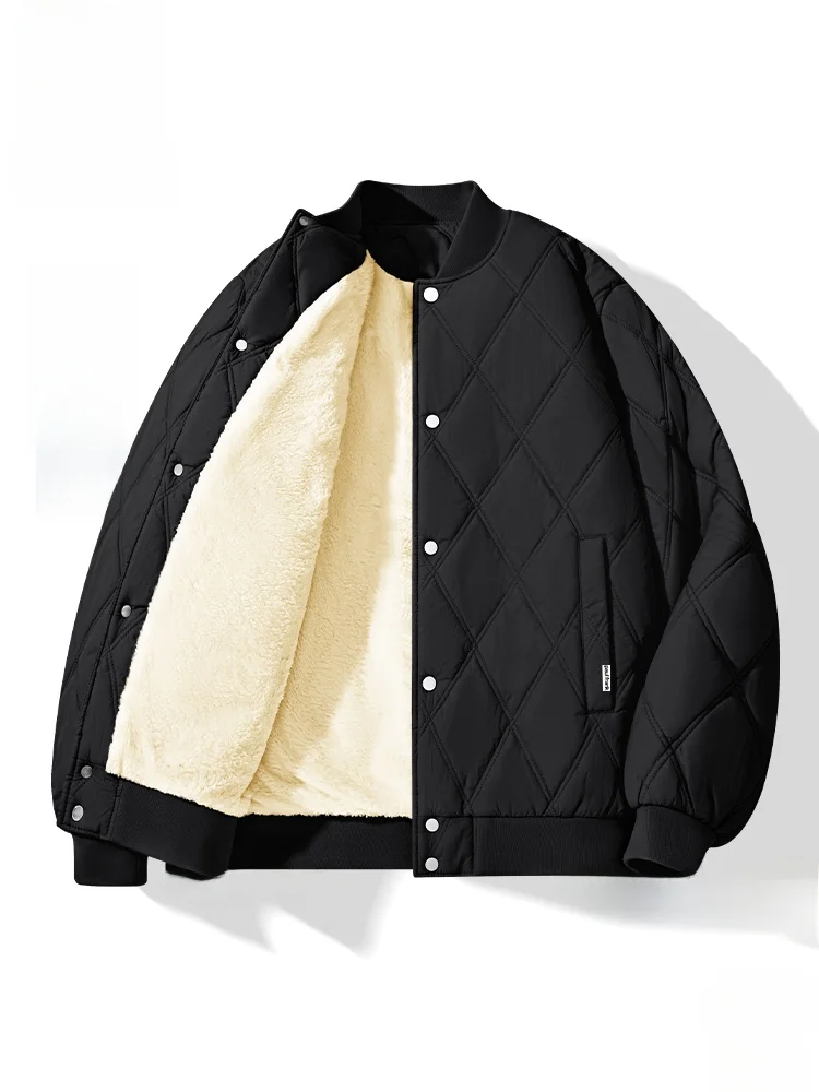 Мужская зимняя куртка-бомбер с флисовой подкладкой, черная, с ромбовидным узором, приталенная, с длинными рукавами, на пуговицах
Мужская зимняя куртка-бомбер с флисовой подкладкой, черная, с ромбовидным узором, приталенная, с длинными рукавами, на пуговицах