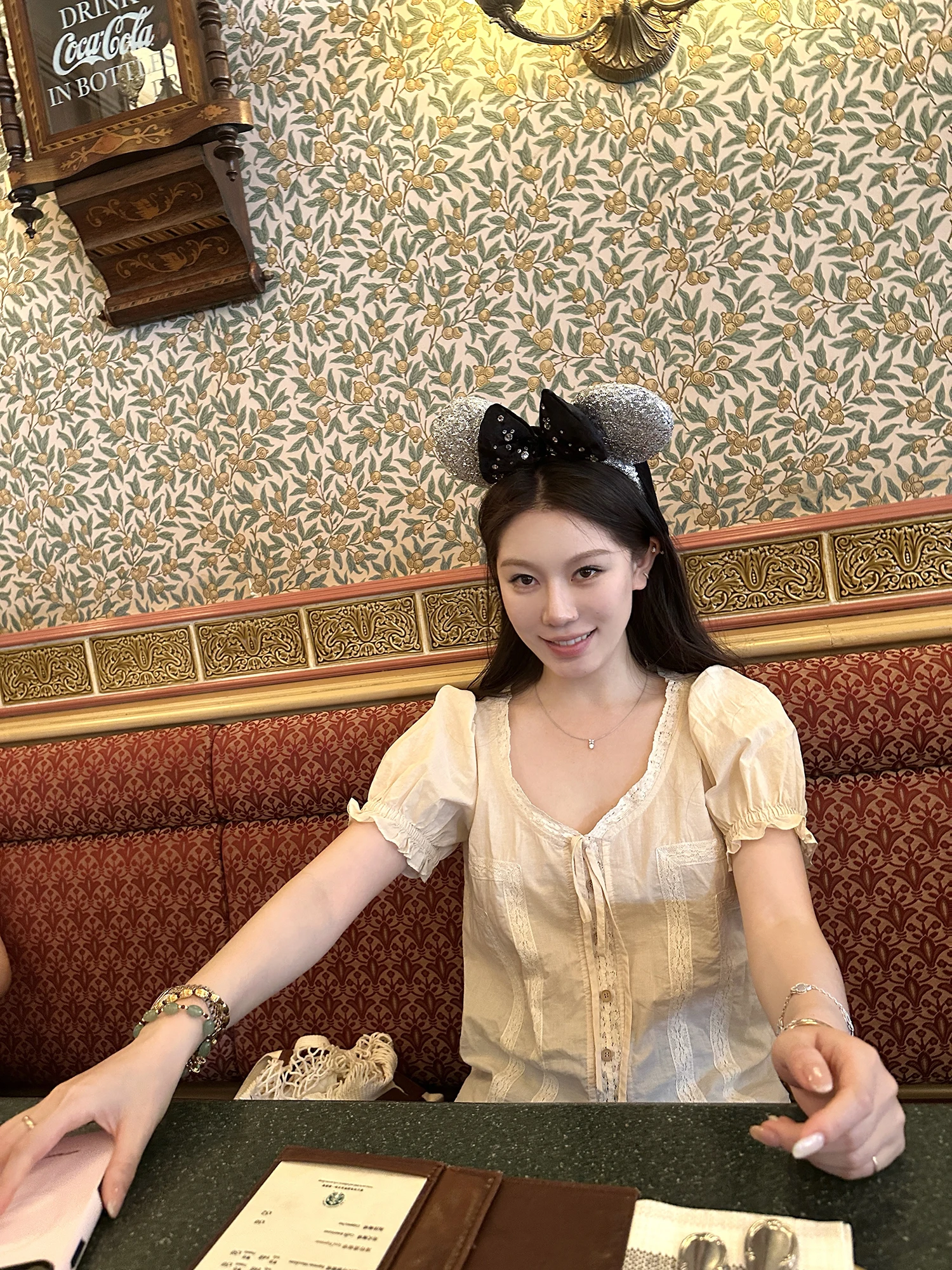 Boutique French Style Cotton Shirt with Lace Tie Bubble Sleeves Breathable Waist-Cinching Top Women's Loose Fit Springwear
Boutique French Style Cotton Shirt with Lace Tie Bubble Sleeves Breathable Waist-Cinching Top Women's Loose Fit Springwear