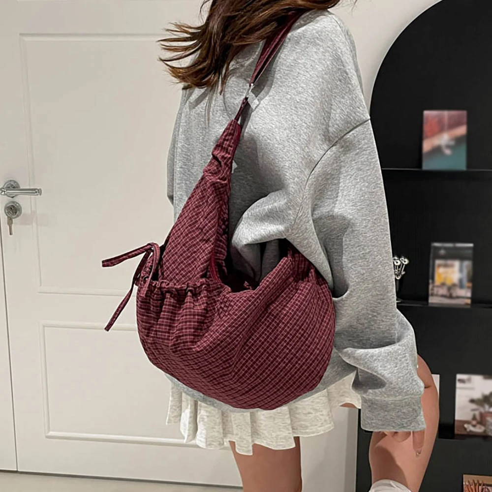 Versatile Retro Plaid Hobos Pleated Plaid Cow Horn Design Shoulder Bags Large Capacity Nylon Dumpling Bag Unisex
Versatile Retro Plaid Hobos Pleated Plaid Cow Horn Design Shoulder Bags Large Capacity Nylon Dumpling Bag Unisex