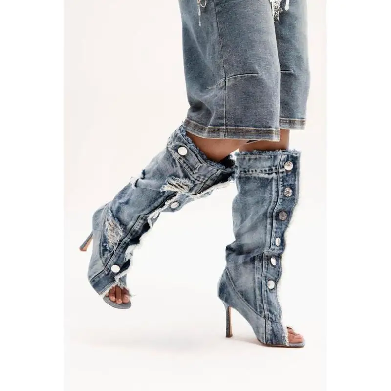 Женские джинсовые сапоги с открытым носком, модные ботинки выше колена на плоском каблуке для весенне-осеннего сезона с бахромой
Женские джинсовые сапоги с открытым носком, модные ботинки выше колена на плоском каблуке для весенне-осеннего сезона с бахромой