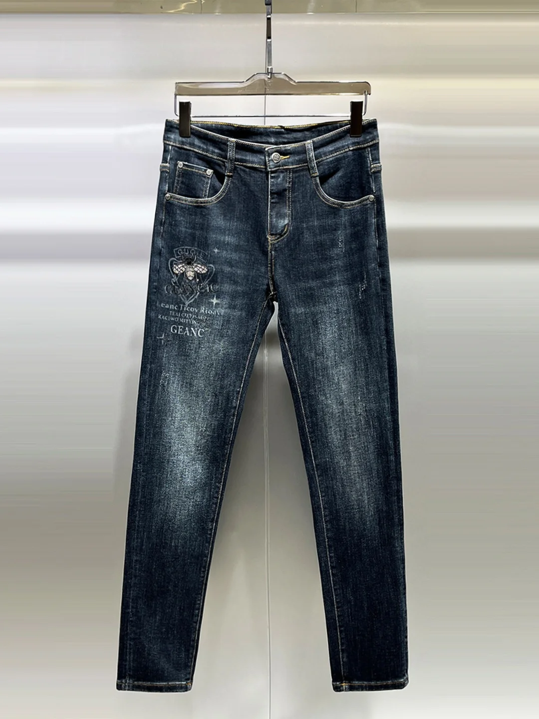 Fall 2025 Men's Premium Denim Jeans Embroidered Printed Slim Fit Long Pants Casual Sle mid Waist Zipper Closure Everyday Wear
Fall 2025 Men's Premium Denim Jeans Embroidered Printed Slim Fit Long Pants Casual Sle mid Waist Zipper Closure Everyday Wear