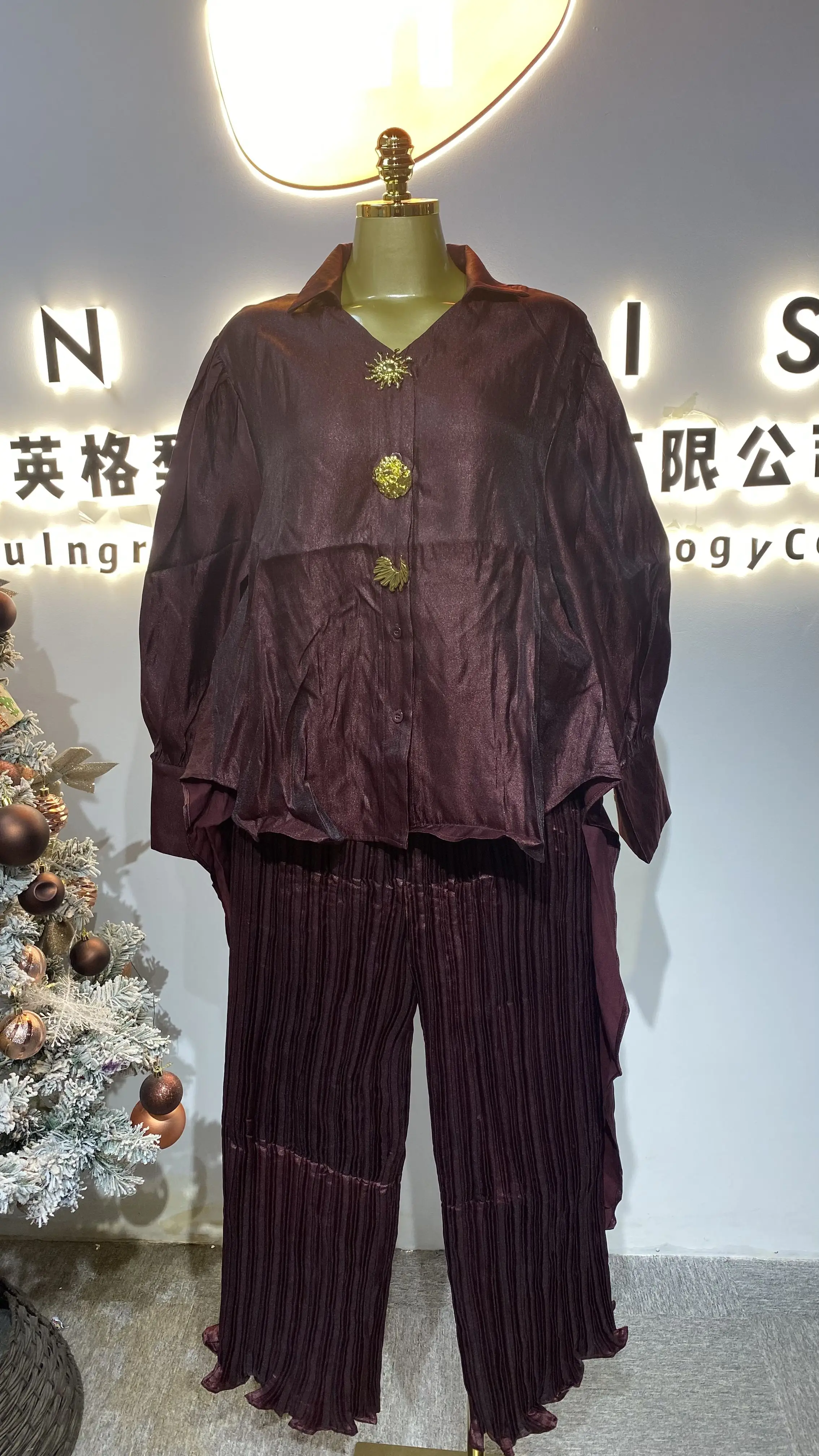 Casual summer pleated skirt set, breathable and wrinkle-resistant woven V-neck floor-length natural waist-GZXX642
Casual summer pleated skirt set, breathable and wrinkle-resistant woven V-neck floor-length natural waist-GZXX642