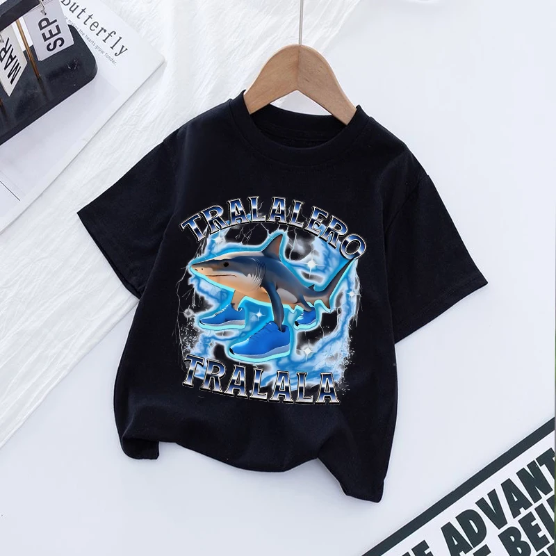 Детская футболка Tralalero Tralala Tungtung Sahur Brainrot, модные футболки, топы, детская летняя одежда с короткими рукавами для мальчиков и девочек, подарок
Детская футболка Tralalero Tralala Tungtung Sahur Brainrot, модные футболки, топы, детская летняя одежда с короткими рукавами для мальчиков и девочек, подарок