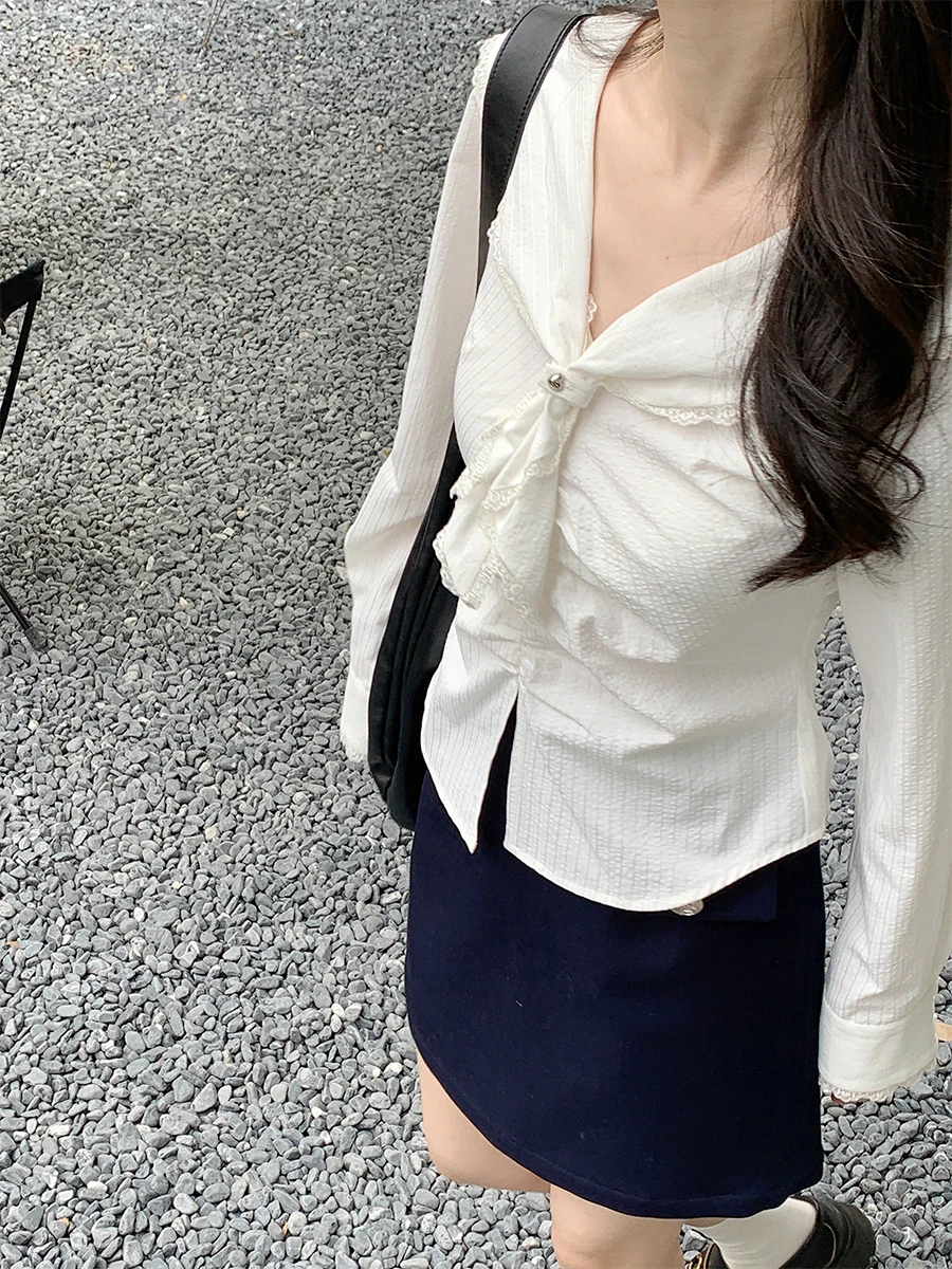 Романтичная женская рубашка с оригинальным дизайном, темно-синим воротником, коротким рукавом и завязками на груди, в французском стиле, приталенная, длинная.
Романтичная женская рубашка с оригинальным дизайном, темно-синим воротником, коротким рукавом и завязками на груди, в французском стиле, приталенная, длинная.