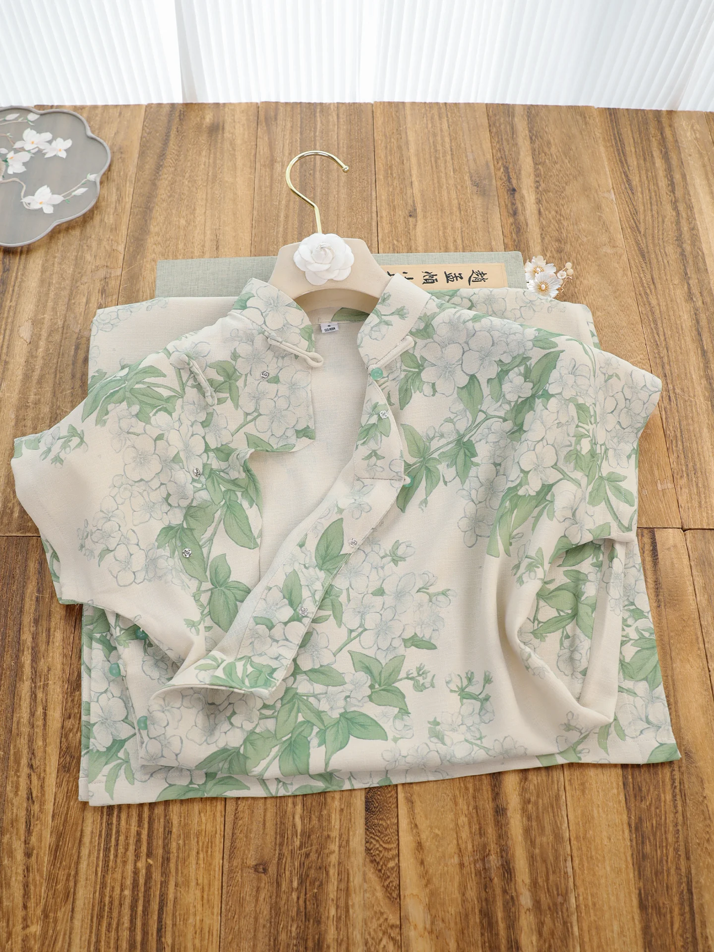 New Chinese Style Women's Long Dress Vintage Full Opening Collar Short Sleeve Breathable Polyester Fiber Summer 2026
New Chinese Style Women's Long Dress Vintage Full Opening Collar Short Sleeve Breathable Polyester Fiber Summer 2026