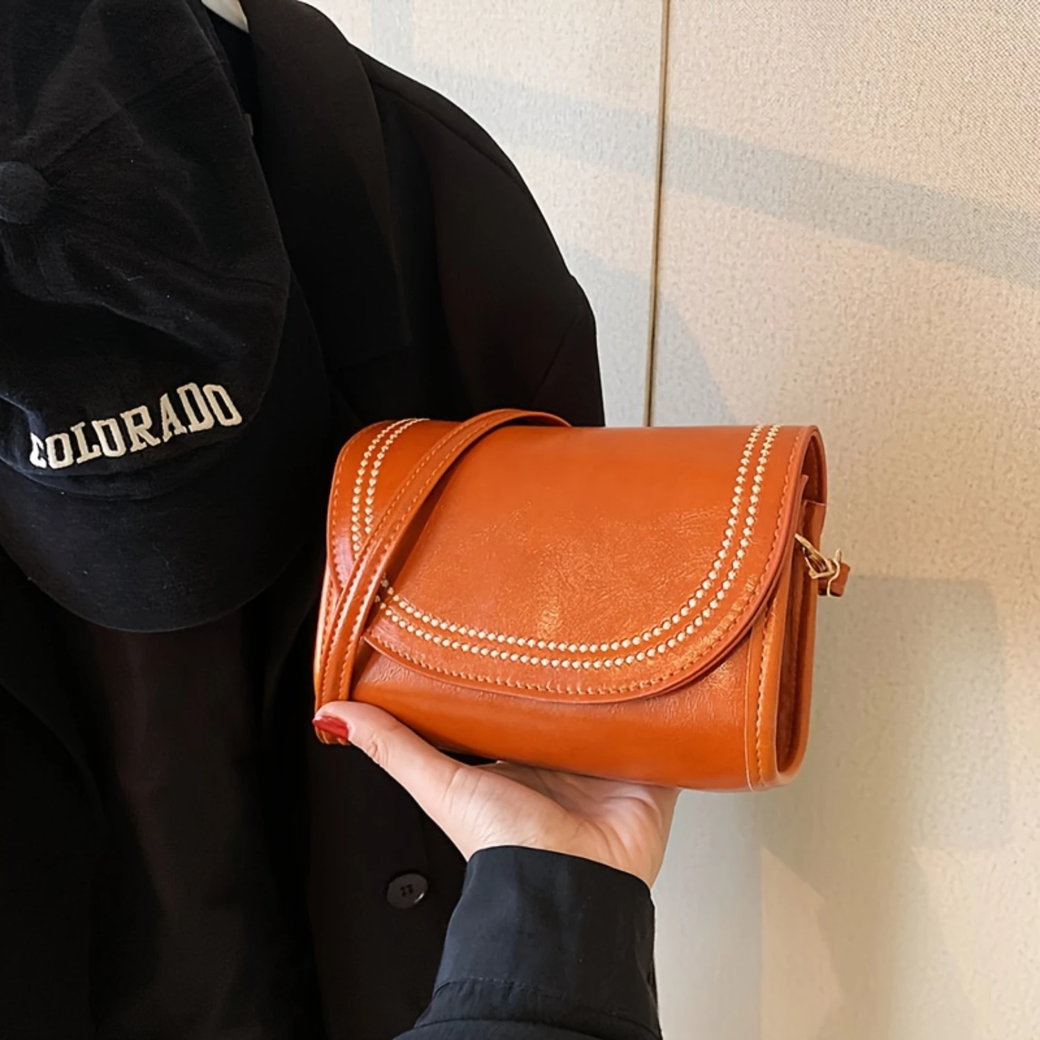 Mini Vintage Crossbody Bag, Retro Flap Shoulder Bag, Women's Fashion Handbag & Purse For Commute
Mini Vintage Crossbody Bag, Retro Flap Shoulder Bag, Women's Fashion Handbag & Purse For Commute