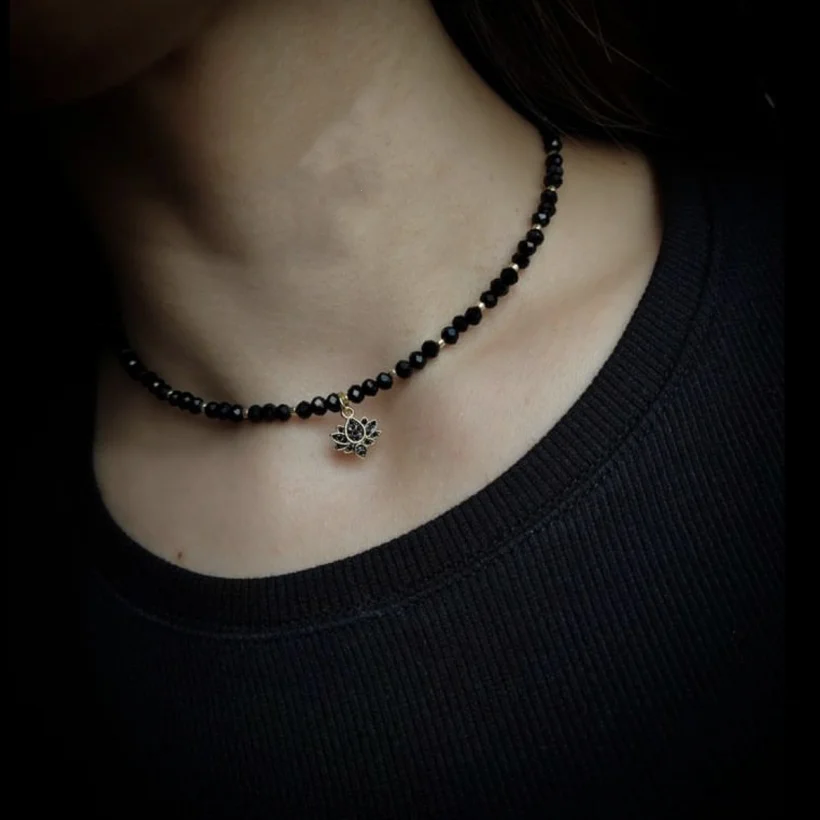 Super Shiny Crystal Necklaces Simple Small Beads Necklaces with Sun Heart Star Natural Stone Choker Women Jewelry Male gifts
Super Shiny Crystal Necklaces Simple Small Beads Necklaces with Sun Heart Star Natural Stone Choker Women Jewelry Male gifts