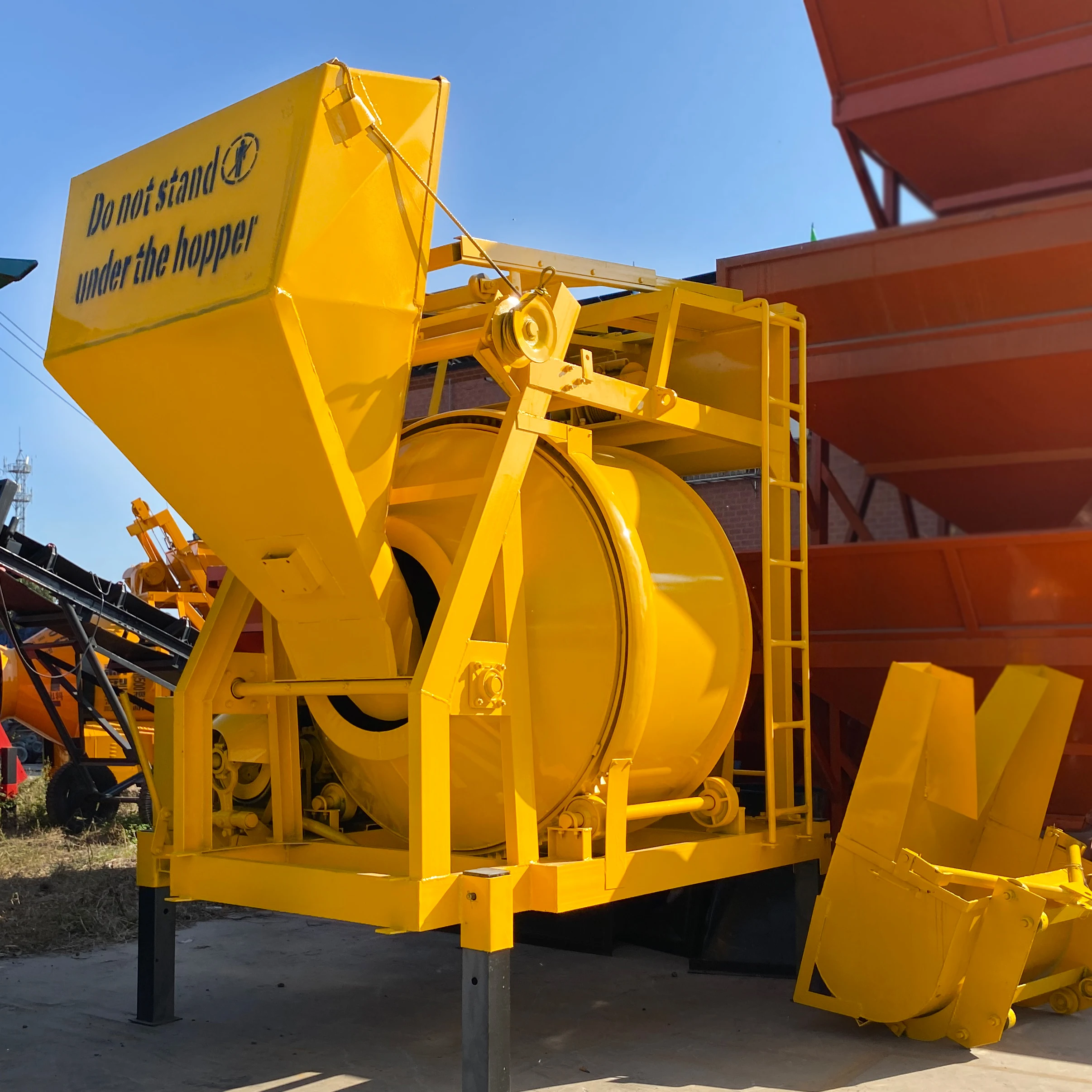 Concrete Mixer 350 Litre Self Concrete Mixer 3 Bags 5 Bags diesel Concrete Mixer for Sale
Concrete Mixer 350 Litre Self Concrete Mixer 3 Bags 5 Bags diesel Concrete Mixer for Sale