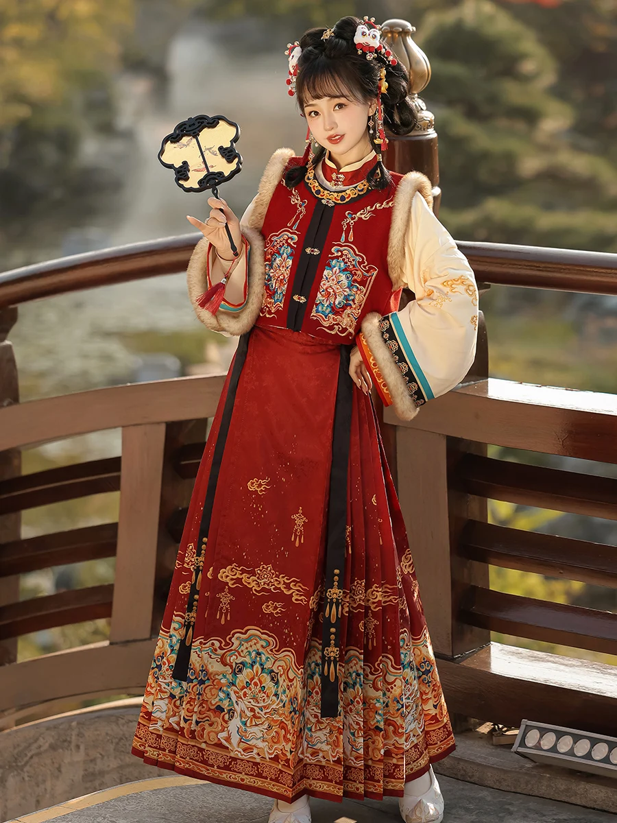 Оригинальный зимний костюм Ханьфу Yuanyang Eddie Deer Island Ming Dynas, улучшенный, с вышивкой, на меховой подкладке, с воротником-стойкой и юбкой-шлейфом...
Оригинальный зимний костюм Ханьфу Yuanyang Eddie Deer Island Ming Dynas, улучшенный, с вышивкой, на меховой подкладке, с воротником-стойкой и юбкой-шлейфом...