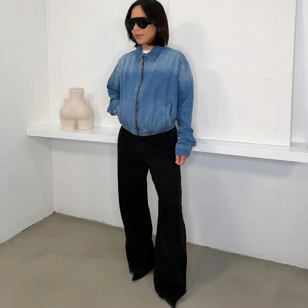 Women's Casual Washed Denim Jacket Long Sleeved Zipper New Style
Women's Casual Washed Denim Jacket Long Sleeved Zipper New Style