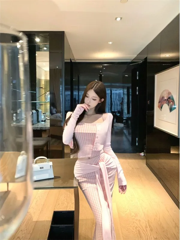 Sweet Youthful Soft Pink Plaid Strap Vest Long Sleeve Open Cardigan Top Splice Belt Long Dress Three Piece Set Women's Clothing
Sweet Youthful Soft Pink Plaid Strap Vest Long Sleeve Open Cardigan Top Splice Belt Long Dress Three Piece Set Women's Clothing