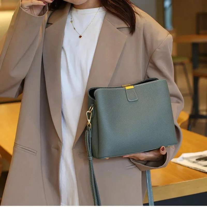 New Top Layer Cowhide Leather Large Capacity Bucket Bag, Multi-functional Genuine Leather Shoulder Crossbody Top Handle Handbag
New Top Layer Cowhide Leather Large Capacity Bucket Bag, Multi-functional Genuine Leather Shoulder Crossbody Top Handle Handbag