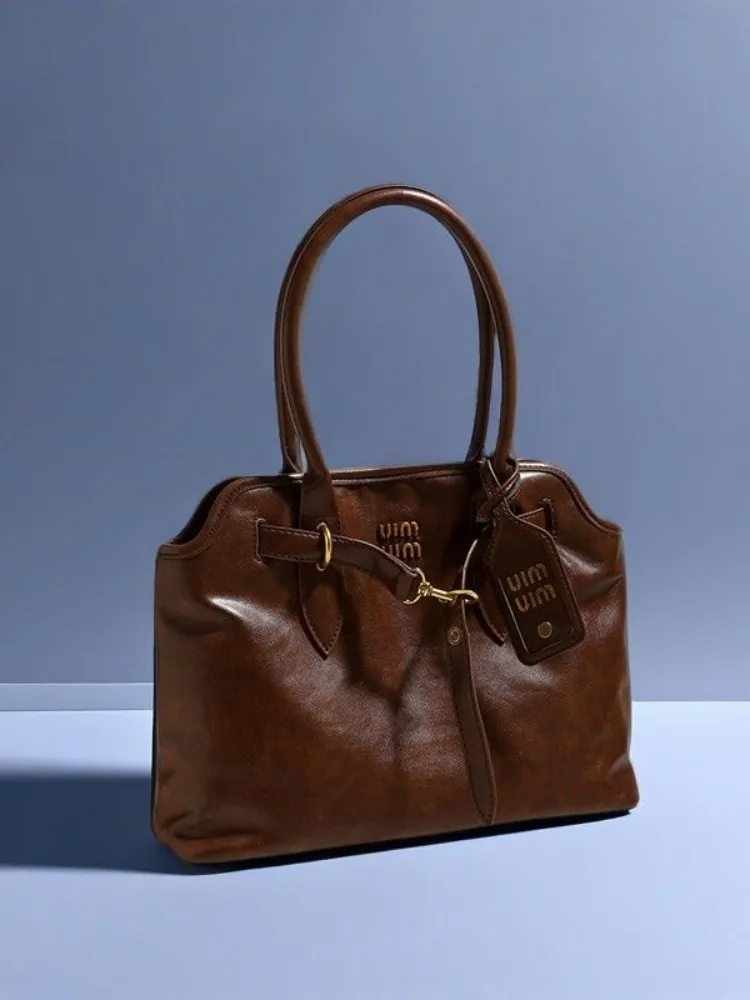 Luxury designer retro large-capacity spring and autumn bag 2025 high-end one-shoulder underarm bag portable commuter tote bag
Luxury designer retro large-capacity spring and autumn bag 2025 high-end one-shoulder underarm bag portable commuter tote bag