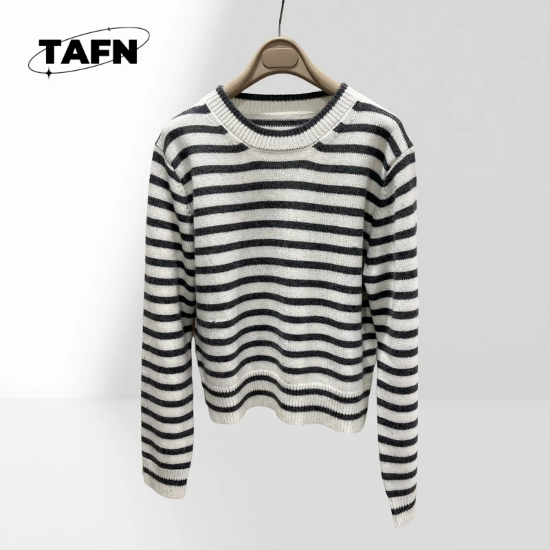 25 Popular European and American Style Advanced Cashmere Warm Banquet Women's Coat Trendy Simple Fashion TemperamentA25228
25 Popular European and American Style Advanced Cashmere Warm Banquet Women's Coat Trendy Simple Fashion TemperamentA25228