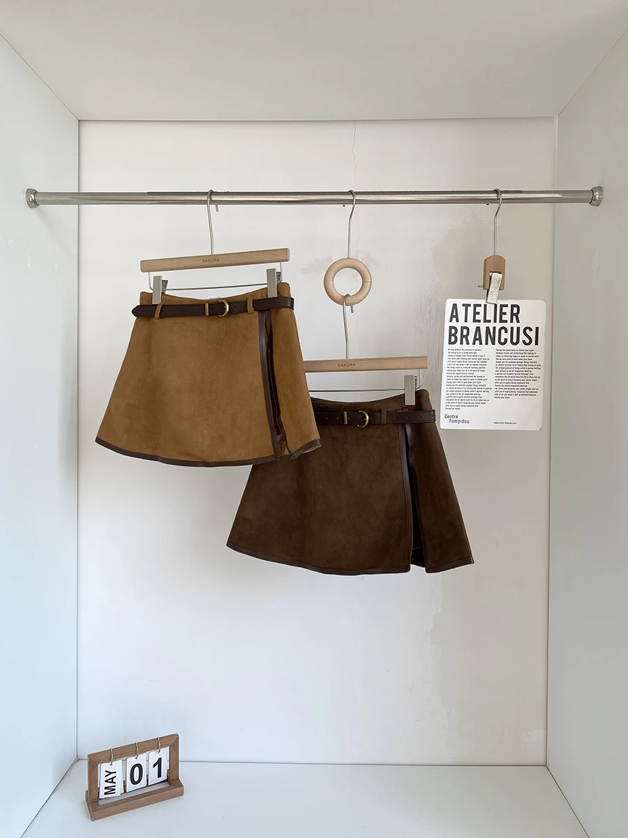 Retro High Waist Suede Skirt Women's Autumn Winter New Korean Style Anti-Light Slit Slimming Short Skirt Pants
Retro High Waist Suede Skirt Women's Autumn Winter New Korean Style Anti-Light Slit Slimming Short Skirt Pants