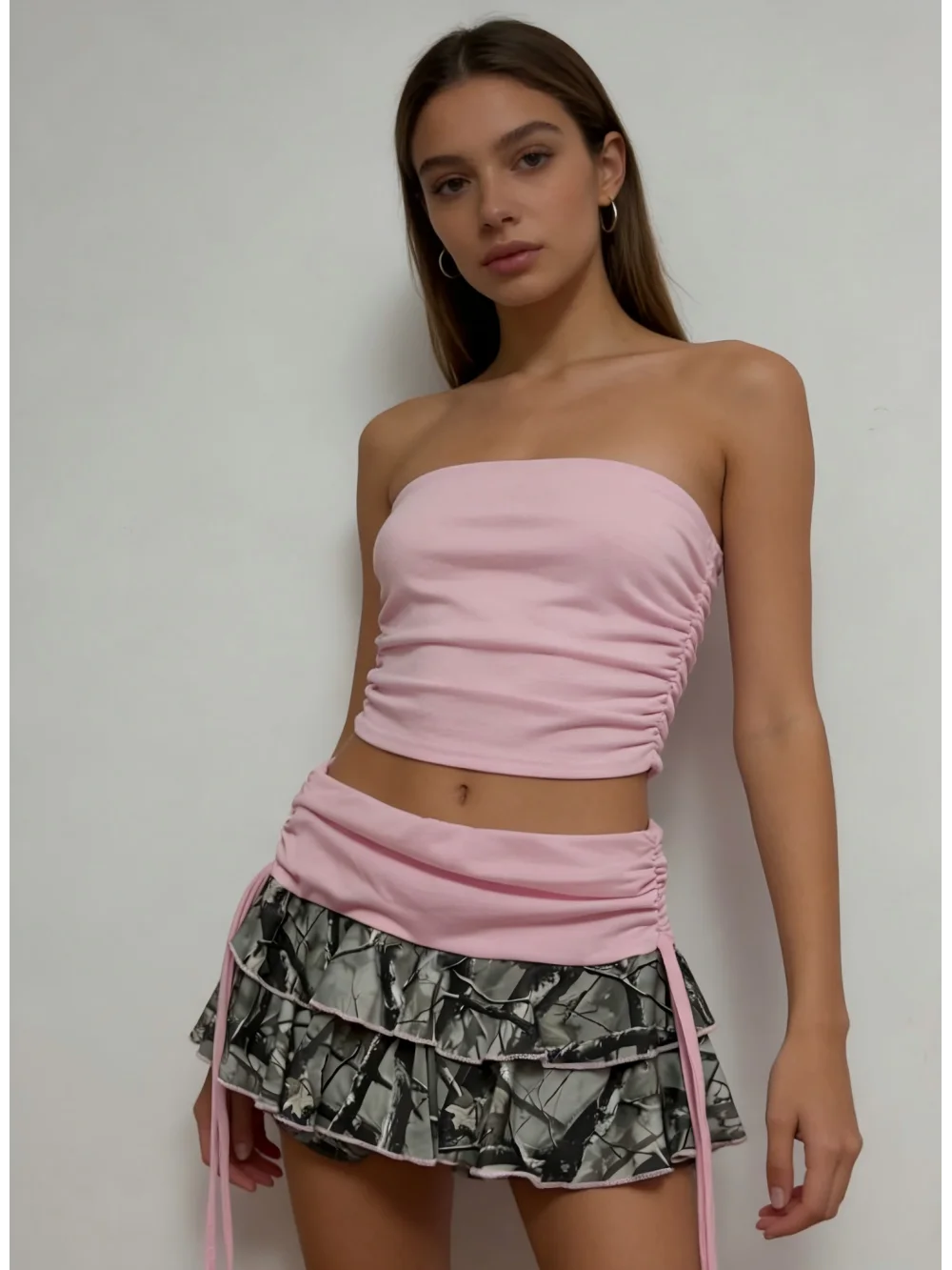 2026 summer new American retro camouflage splicing double-layer cake short skirt Y2K sweet cool spicy girl outfit street trend
2026 summer new American retro camouflage splicing double-layer cake short skirt Y2K sweet cool spicy girl outfit street trend