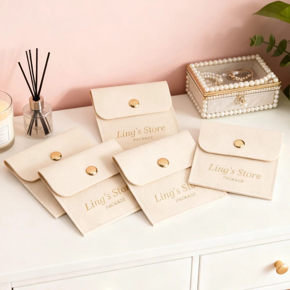50pcs Beige Personalized Logo 8x8cm Microfiber Jewelry Snap Bag Velvet Gift Packaging Storage Pouch Wedding Favors Candy Pocket
50pcs Beige Personalized Logo 8x8cm Microfiber Jewelry Snap Bag Velvet Gift Packaging Storage Pouch Wedding Favors Candy Pocket