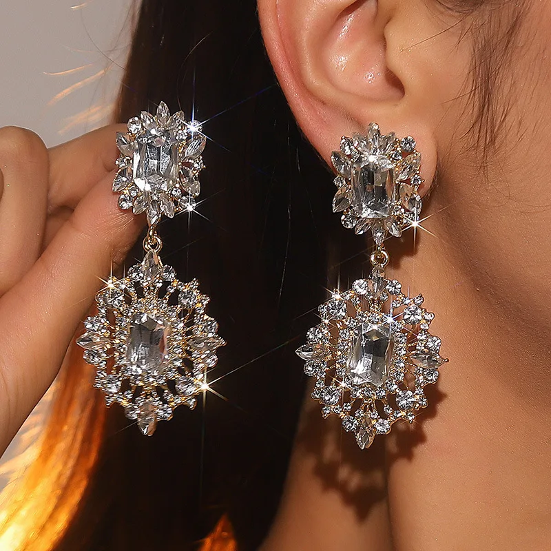 Cross-Border New Retro Style Palace Earrings Crystal Inlaid Exaggerated Luxurious Sparkling Diamond Fashionable Elegant Socialit 
Cross-Border New Retro Style Palace Earrings Crystal Inlaid Exaggerated Luxurious Sparkling Diamond Fashionable Elegant Socialit