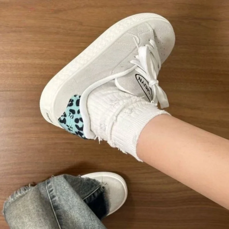 New Vintage Grey Blue Leopard Print Bread Shoes Women's Casual Large Tongue Board Shoes American High Street Versatile Comfor...
New Vintage Grey Blue Leopard Print Bread Shoes Women's Casual Large Tongue Board Shoes American High Street Versatile Comfor...