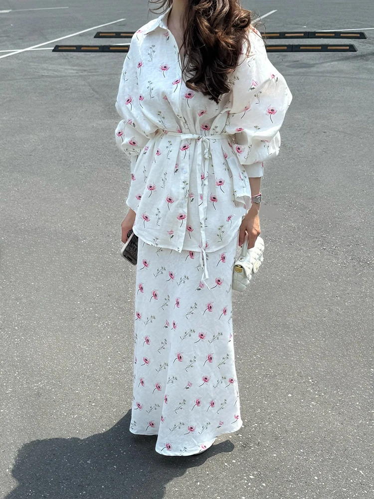 Flip collar long sleeved lace up cardigan top and long skirt casual two-piece set fashionable early spring new print set
Flip collar long sleeved lace up cardigan top and long skirt casual two-piece set fashionable early spring new print set