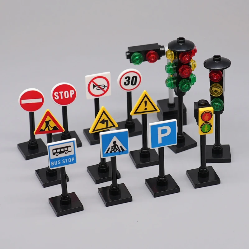 Совместим с городскими Дорожными знаками LEGO, баррикадами, сигнальными огнями, пешеходными дорожными знаками, светофорами и строительными блоками
Совместим с городскими Дорожными знаками LEGO, баррикадами, сигнальными огнями, пешеходными дорожными знаками, светофорами и строительными блоками