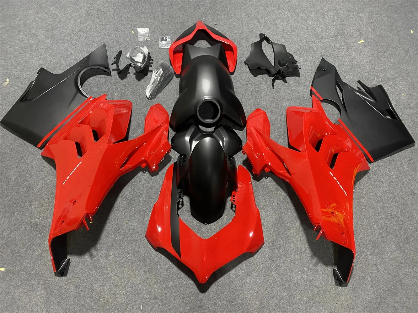 Для Panigale v4 v4s комплект обтекателей 2018 2019 2020 2021 2022, высококачественный комплект кузова из АБС-пластика красный
Для Panigale v4 v4s комплект обтекателей 2018 2019 2020 2021 2022, высококачественный комплект кузова из АБС-пластика красный