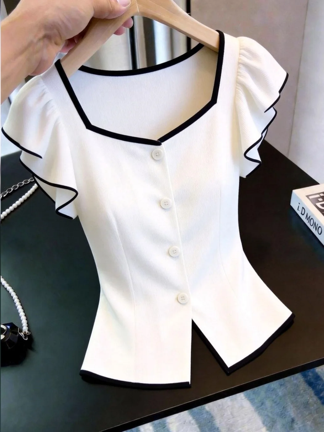 Unique Beautiful Ultra Attractive Color Block V Neck Shirt Women's Summer Design Sensation White Top Korean Style Commute Wind
Unique Beautiful Ultra Attractive Color Block V Neck Shirt Women's Summer Design Sensation White Top Korean Style Commute Wind
