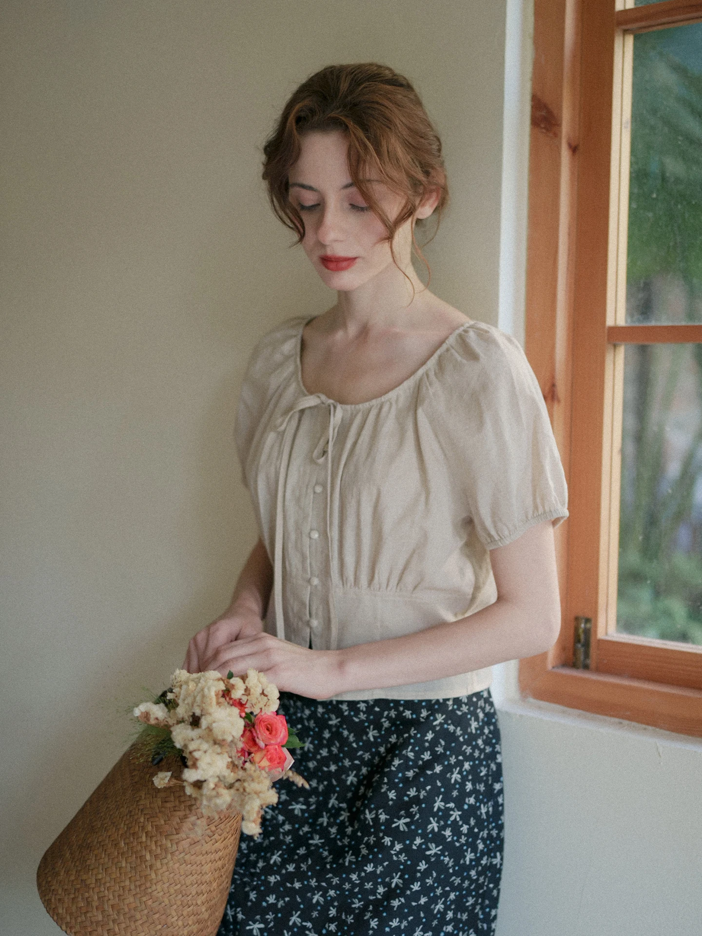 MarchNoon French Style High Waist Bubble Sleeve Shirt Linen Cotton Belted Waist Slim Short Sleeve Top Pure Color Button Design
MarchNoon French Style High Waist Bubble Sleeve Shirt Linen Cotton Belted Waist Slim Short Sleeve Top Pure Color Button Design