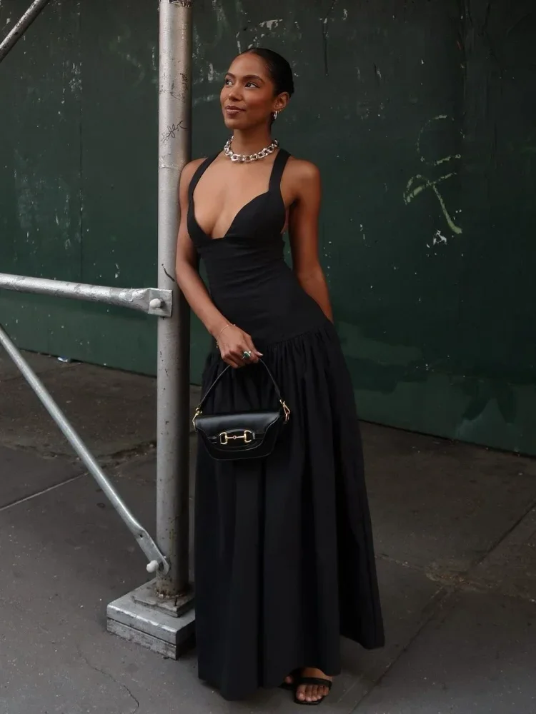 Fashion Women V Neck Backless Montage Maxi Dresses Elegant Solid Slim Sleeveless Sling Vestdios 2025 Sexy Chic High Street Robes
Fashion Women V Neck Backless Montage Maxi Dresses Elegant Solid Slim Sleeveless Sling Vestdios 2025 Sexy Chic High Street Robes