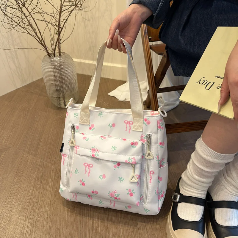 Large Capaci Canvas oulder Bag Versatile Japanese Sle Handbag Commuter Student Tutoring Bag Tote Bag for Youth
Large Capaci Canvas oulder Bag Versatile Japanese Sle Handbag Commuter Student Tutoring Bag Tote Bag for Youth