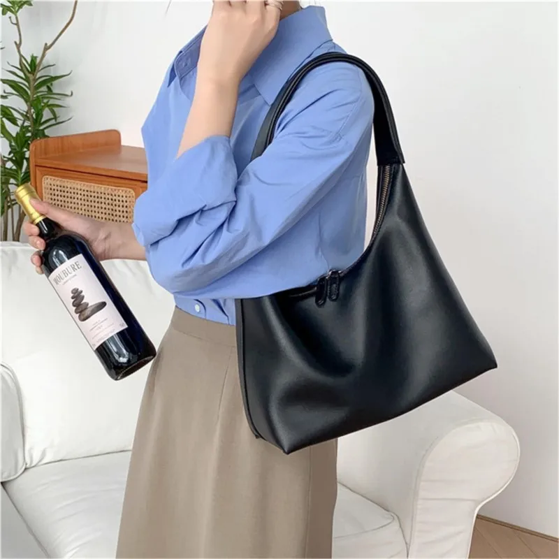 Soft Pu Leather Simple Shoulder Bags Women 2024 New Korean Fashion High-quality Underarm Bag Female High-quality Solid Handbags
Soft Pu Leather Simple Shoulder Bags Women 2024 New Korean Fashion High-quality Underarm Bag Female High-quality Solid Handbags