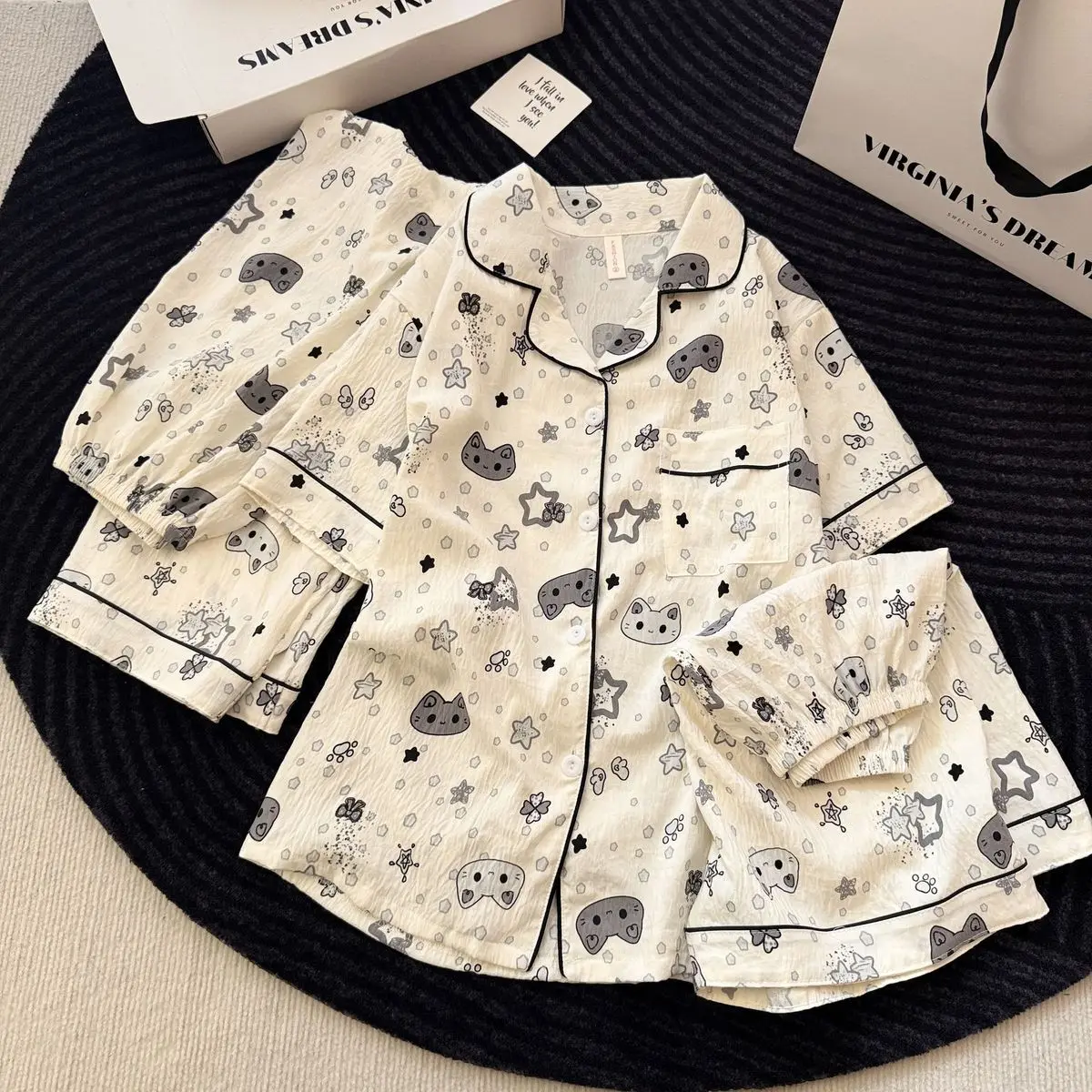 Summer Cute and Comfortable Cloud Cotton Women's Sleepwear Set Cartoon Cat Short Sleeved Shorts Long Pants Three Piece Set
Summer Cute and Comfortable Cloud Cotton Women's Sleepwear Set Cartoon Cat Short Sleeved Shorts Long Pants Three Piece Set