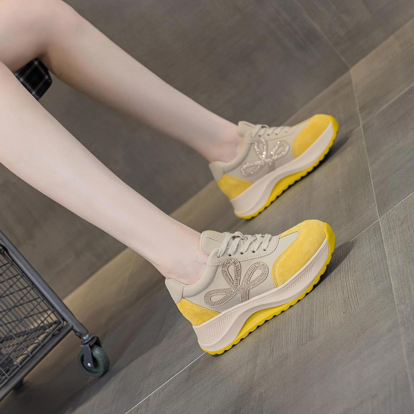 Casual Thick Bottom Real Leather Women's Running Shoes De Xin Style Versatile Heightening Flats Comfortable All Season Shoes
Casual Thick Bottom Real Leather Women's Running Shoes De Xin Style Versatile Heightening Flats Comfortable All Season Shoes