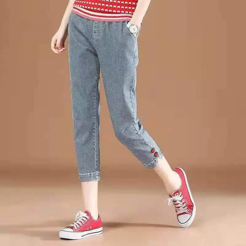 Fashion Embroidery High Street Korean Harem Jeans Women Summer Calf-length Straight Retro Loose Design Chic Denim Trousers U218
Fashion Embroidery High Street Korean Harem Jeans Women Summer Calf-length Straight Retro Loose Design Chic Denim Trousers U218