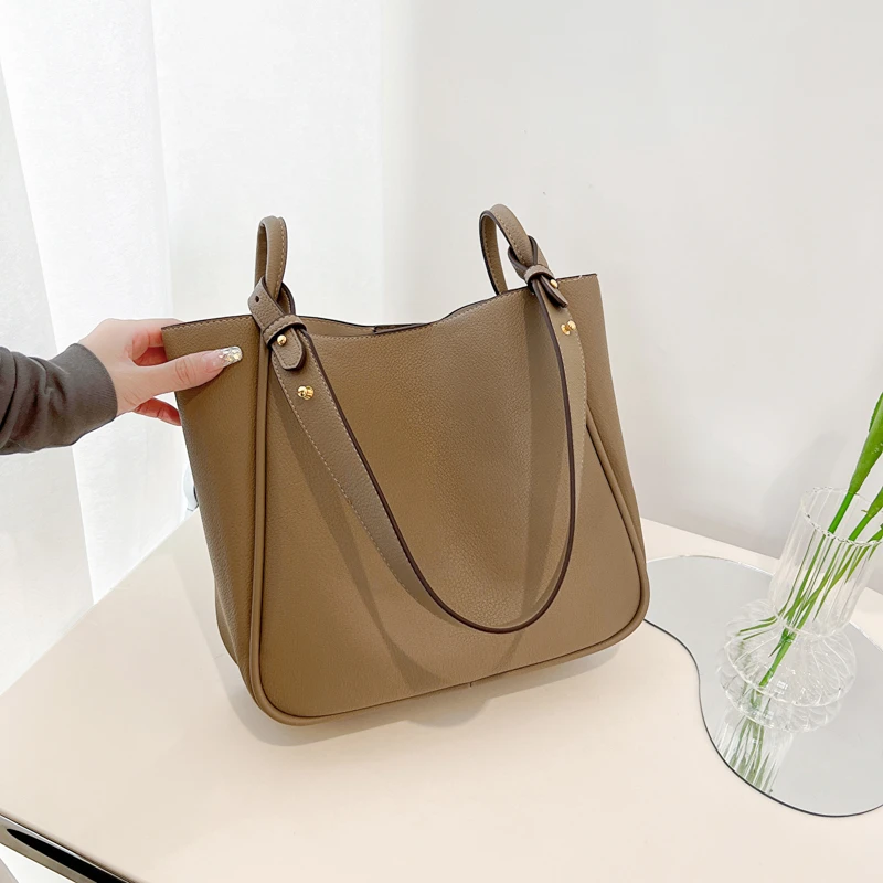 Women Fashionable Trend PU Leather Daily Cute Popular Handbag New Large Capacity Crossbody Party Handmade Cellphone Shoulder Bag
Women Fashionable Trend PU Leather Daily Cute Popular Handbag New Large Capacity Crossbody Party Handmade Cellphone Shoulder Bag