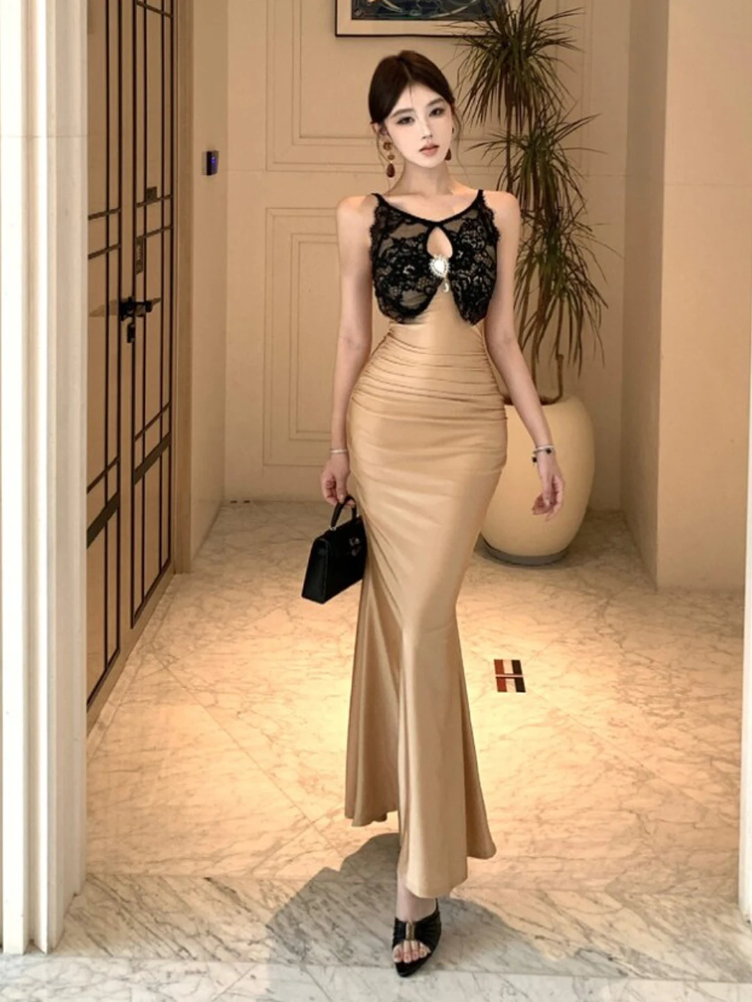 Elegant Lace Splice Slim Fit Fish Tail Long Dress Sexy Backless High Waist Ball Gown Summer Fashion Women's Dress City Commute
Elegant Lace Splice Slim Fit Fish Tail Long Dress Sexy Backless High Waist Ball Gown Summer Fashion Women's Dress City Commute