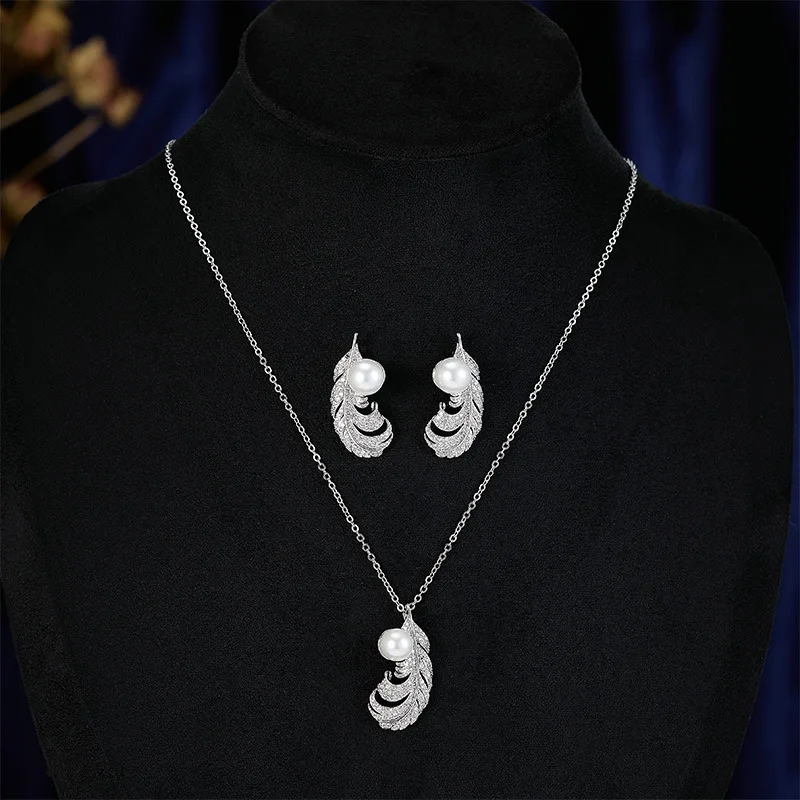High-end Feather Pearl Necklace Earrings Jewelry Set Exquisite Luxury Micro-inlaid Zirconia Clavicle Chain Choker
High-end Feather Pearl Necklace Earrings Jewelry Set Exquisite Luxury Micro-inlaid Zirconia Clavicle Chain Choker