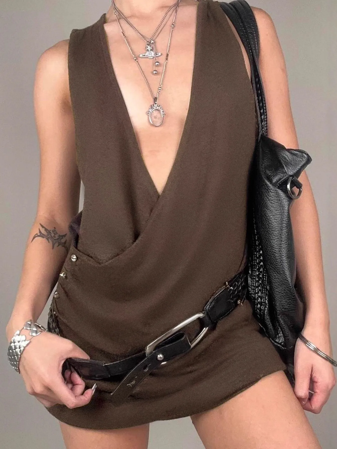 Сексуальный асимметричный плиссированный топ средней длины, женская майка, нижнее белье, однотонная, с узкими бретелями, фасон А-силуэт, одежда Bal Garment
Сексуальный асимметричный плиссированный топ средней длины, женская майка, нижнее белье, однотонная, с узкими бретелями, фасон А-силуэт, одежда Bal Garment