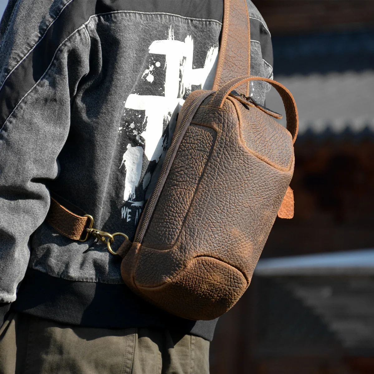 Original Retro Men's Chest Bag Top Layer Cowhide Leather Diagonal Shoulder Bag Genuine Leather Single Shoulder Bag Handbag Ma...
Original Retro Men's Chest Bag Top Layer Cowhide Leather Diagonal Shoulder Bag Genuine Leather Single Shoulder Bag Handbag Ma...