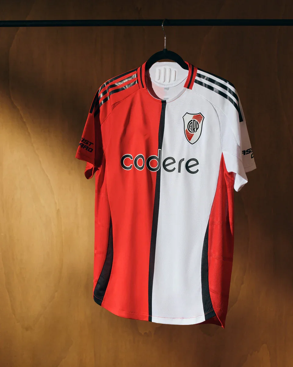 Лето 2025 года, хит продаж, одежда River Plate, сезон 2025 года, трикотаж для второго выезда, тренировочный дышащий быстросохнущий топ для отдыха на открытом воздухе
Лето 2025 года, хит продаж, одежда River Plate, сезон 2025 года, трикотаж для второго выезда, тренировочный дышащий быстросохнущий топ для отдыха на открытом воздухе