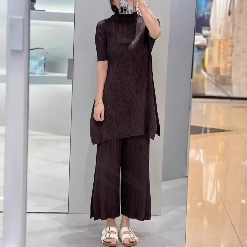 Костюм Miyake 2026: Новая плиссированная женская футболка однотонного цвета, модный повседневный комплект с коротким рукавом и длинными брюками прямого кроя
Костюм Miyake 2026: Новая плиссированная женская футболка однотонного цвета, модный повседневный комплект с коротким рукавом и длинными брюками прямого кроя