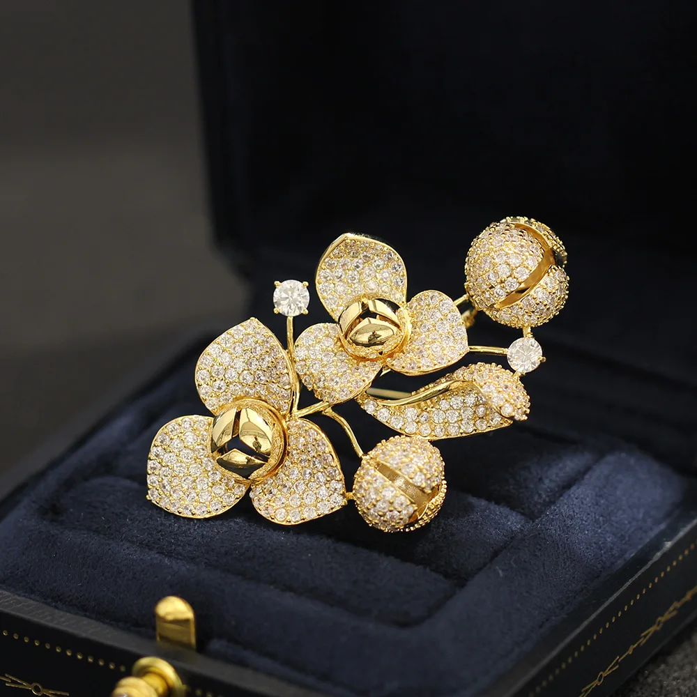 Light Luxury Gold Flower Brooch Micro-Paved Zircon Floral Bouquet Pin Anti-Slip for Women
Light Luxury Gold Flower Brooch Micro-Paved Zircon Floral Bouquet Pin Anti-Slip for Women