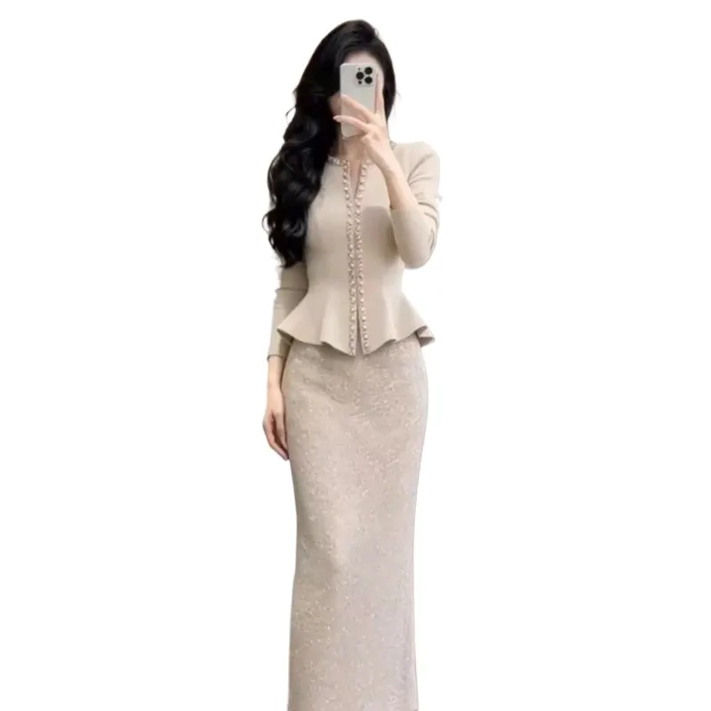 Qianjin Style Top Skirt Generous and Decent Wear Two-piece Set Spring New Light and Mature Style Temperament Women's Clothing
Qianjin Style Top Skirt Generous and Decent Wear Two-piece Set Spring New Light and Mature Style Temperament Women's Clothing