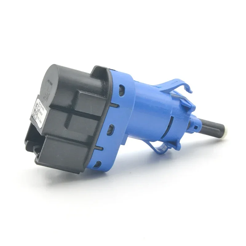 Выключатель стоп-сигнала для CHANGAN CS75 CS15 CS55 Alsvion 
Выключатель стоп-сигнала для CHANGAN CS75 CS15 CS55 Alsvion