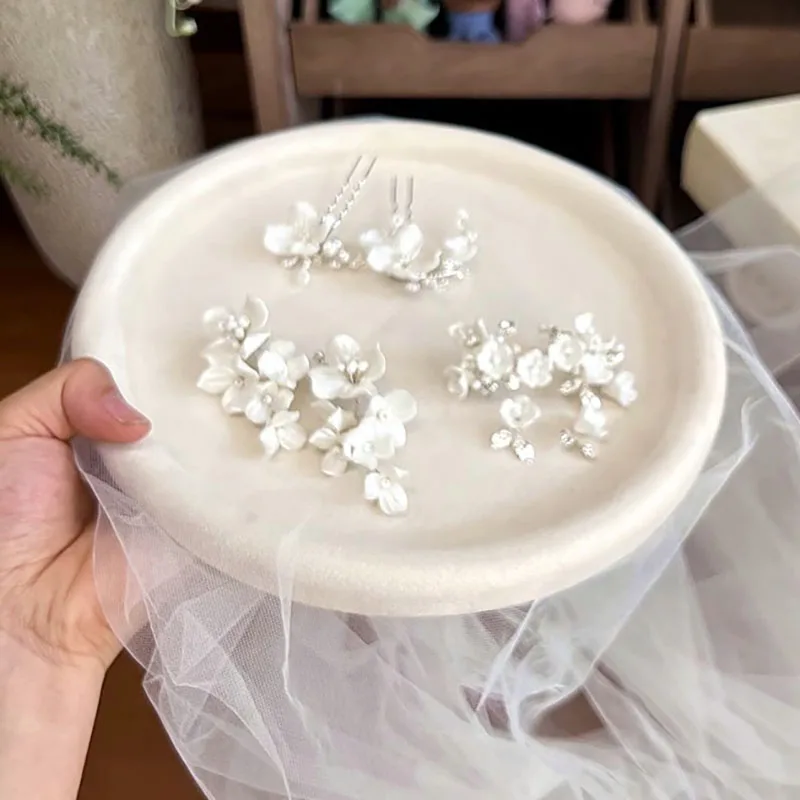 Ceramic Flower Bridal Hair Clips Pins with Earrings Handmade Fashion Girls Headpiece Wedding Prom Hair Jewelry
Ceramic Flower Bridal Hair Clips Pins with Earrings Handmade Fashion Girls Headpiece Wedding Prom Hair Jewelry