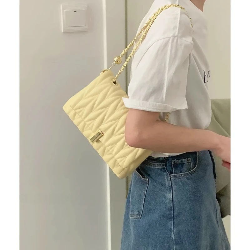 MBTI Fashion Shoulder Bag for Women Elegant Square Casual Niche Designer Crossbody Bag Versatile Exquisite Ladies Armpit Bag
MBTI Fashion Shoulder Bag for Women Elegant Square Casual Niche Designer Crossbody Bag Versatile Exquisite Ladies Armpit Bag