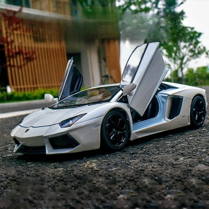 Масштабная модель автомобиля Aventador LP700-4 (1:24) из сплава, коллекционная, для детей
Масштабная модель автомобиля Aventador LP700-4 (1:24) из сплава, коллекционная, для детей